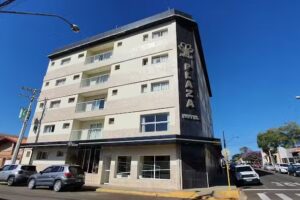 Avar&eacute; Plaza Hotel