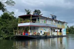 Barco Hotel Rainha do Gauporé