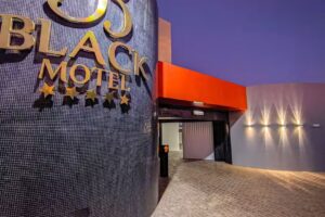 BLACK MOTEL