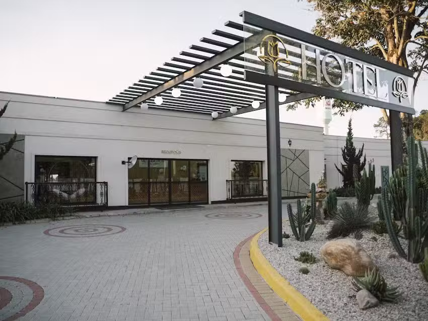 Bristol Villaggio Rosa Aruj&aacute;