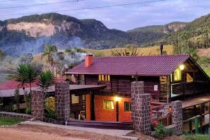 Cabana Paraíso das Pedras.” Hospedagem Ciclistas Vale Europeu 🚴. / locação de Cabanas. “