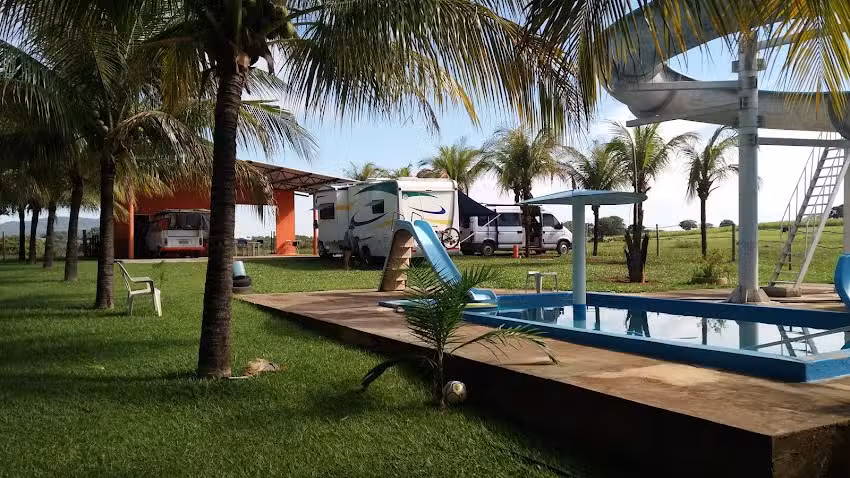 Camping e Pousada Buritis Park
