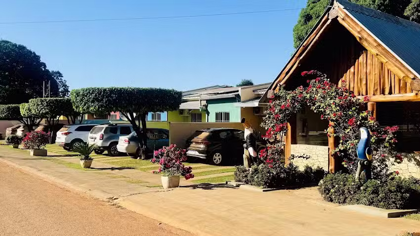 Casa Flor do Ip&ecirc;/Hospedagem por Temporada Nobres MT