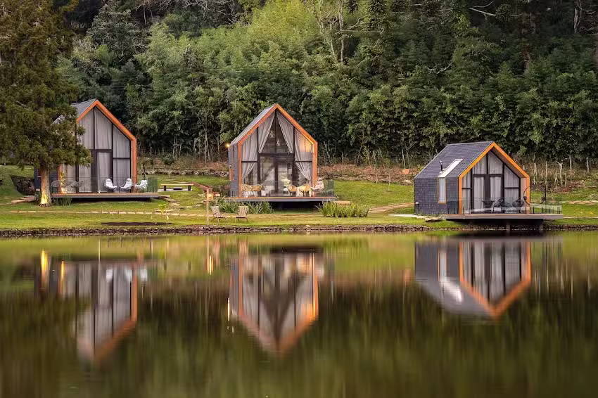 CELEIRO LAKE VILLAGE