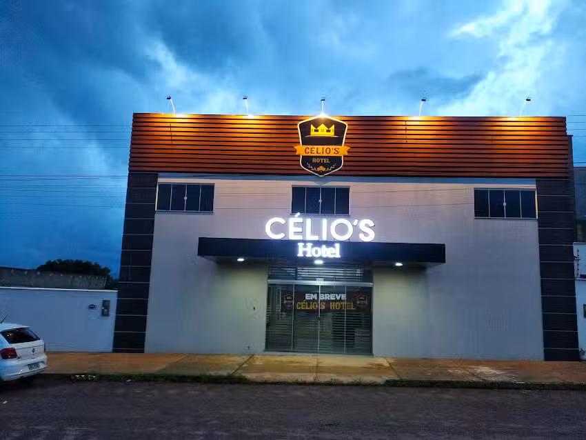 C&Eacute;LIO&rsquo;S HOTEL