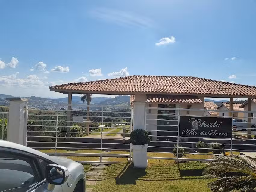 Chal&eacute; Alto da Serra