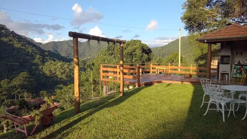 Chal&eacute; Cantinho na Serra
