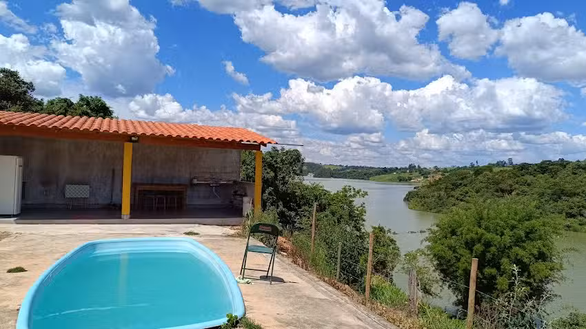 Chal&eacute; Lago Do Funil