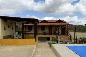 Chal&eacute; p&eacute; de serra