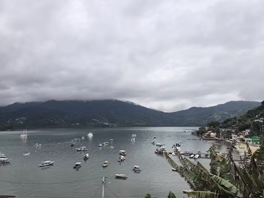 Chal&eacute; Por do Sol