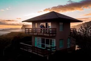 Chal&eacute;s Acima das Nuvens