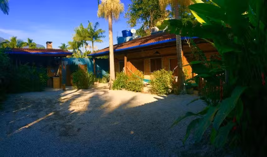 Chal&eacute;s &Aacute;gua Grande Maresias