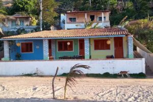 Chal&eacute;s Beira Mar