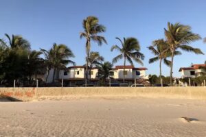 Chal&eacute;s da Marambaia