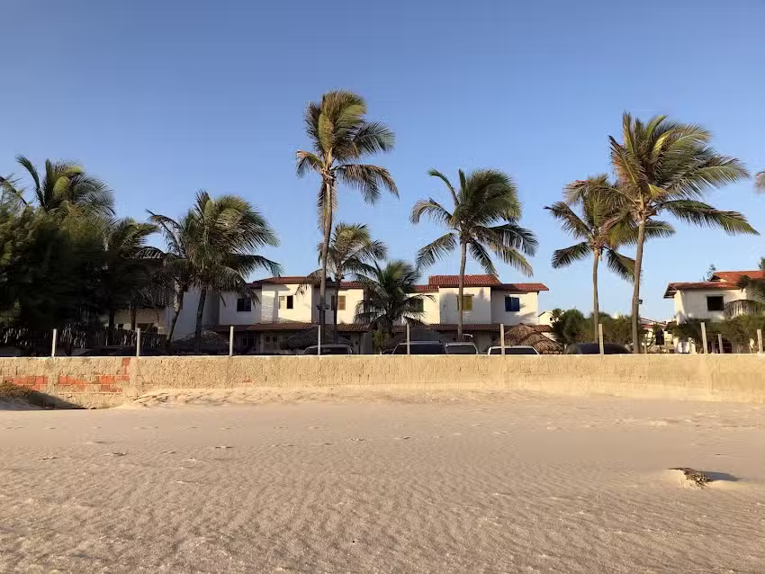 Chal&eacute;s da Marambaia