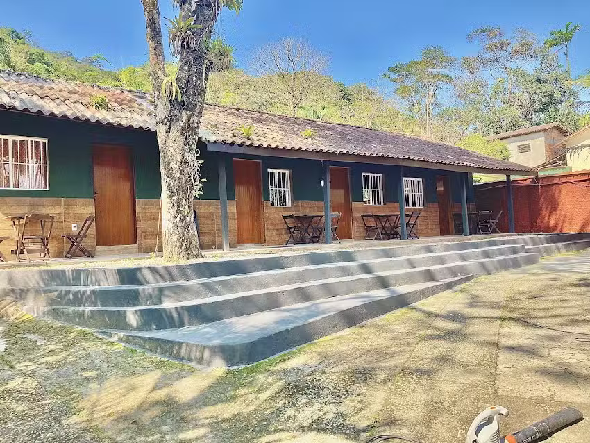 Chal&eacute;s Damata &ndash; Ubatuba (aluguel de temporada, su&iacute;tes, quartos, casa)