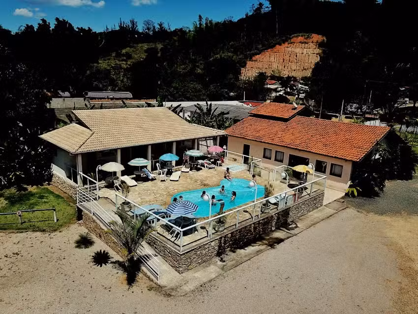 Chal&eacute;s Encantos da Serra / Pousada