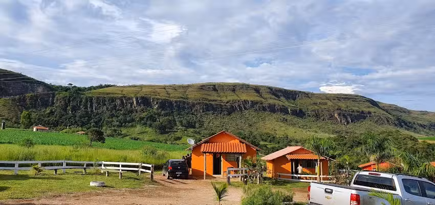 Chal&eacute;s Encantos da Serra