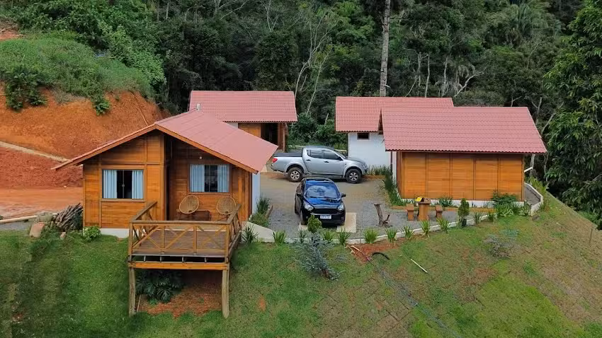 Chal&eacute;s Mirante das Montanhas