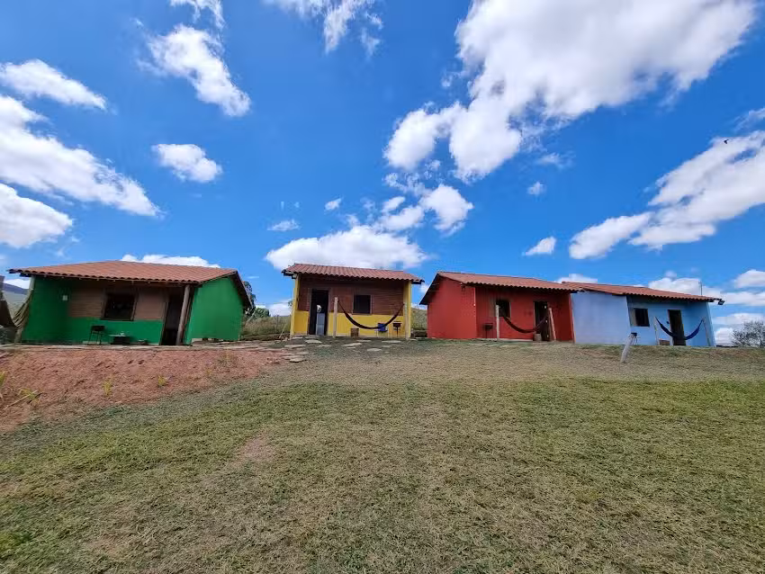 Chal&eacute;s P&atilde;o Sobre as &Aacute;guas