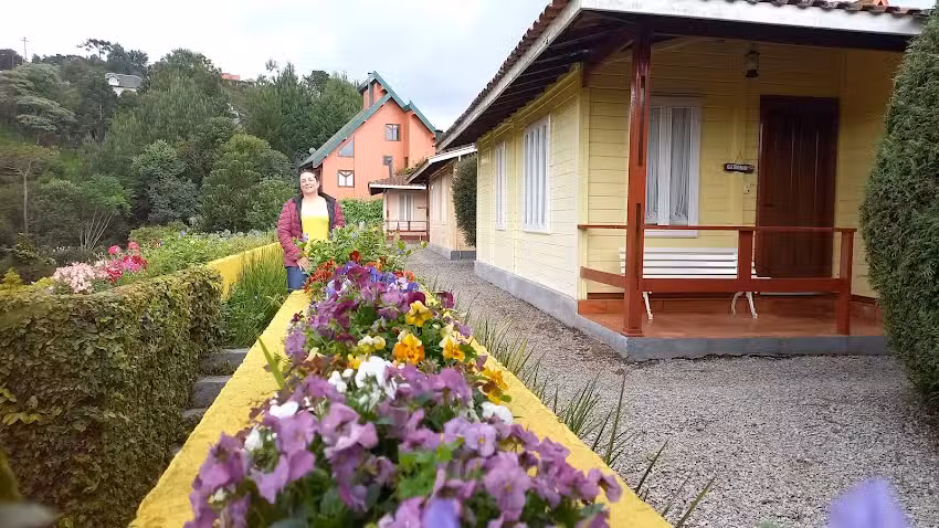 Chal&eacute;s Recanto das Flores
