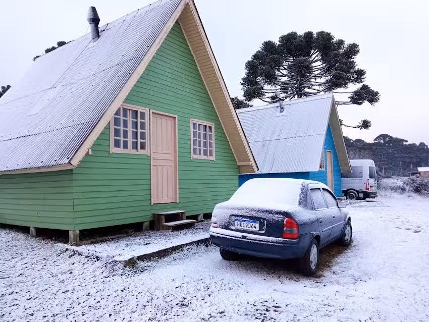 Chal&eacute;s Vale das Arauc&aacute;rias 01 Quarto