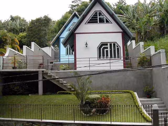 Chal&eacute;s Valen&ccedil;a