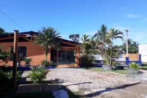 Chal&eacute;s Vila das Cores