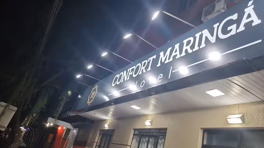 Confort Hotel Maring&aacute;