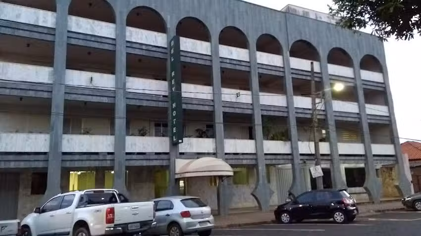 Del Rey Hotel