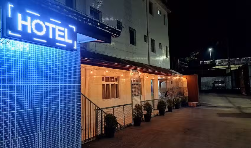 DOM PABLO HOT&Eacute;IS