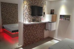 Drive in D&rsquo;Four Hotel SBO