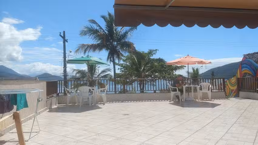 Espa&ccedil;o Bomfim Ubatuba &ndash; Hostel Bar