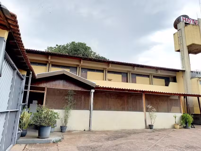 Falcon Hotel