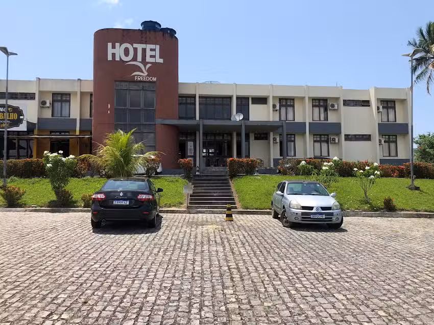 Freedom Hot&eacute;is