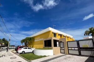 Guarajuba, Duplex 2/4 p&eacute; na areia