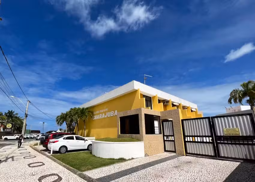 Guarajuba, Duplex 2/4 p&eacute; na areia
