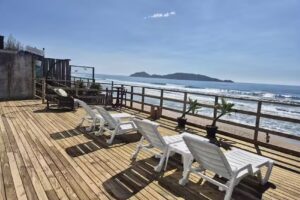 Hibisco Guest House &ndash; Pousada p&eacute; na areia do Campeche