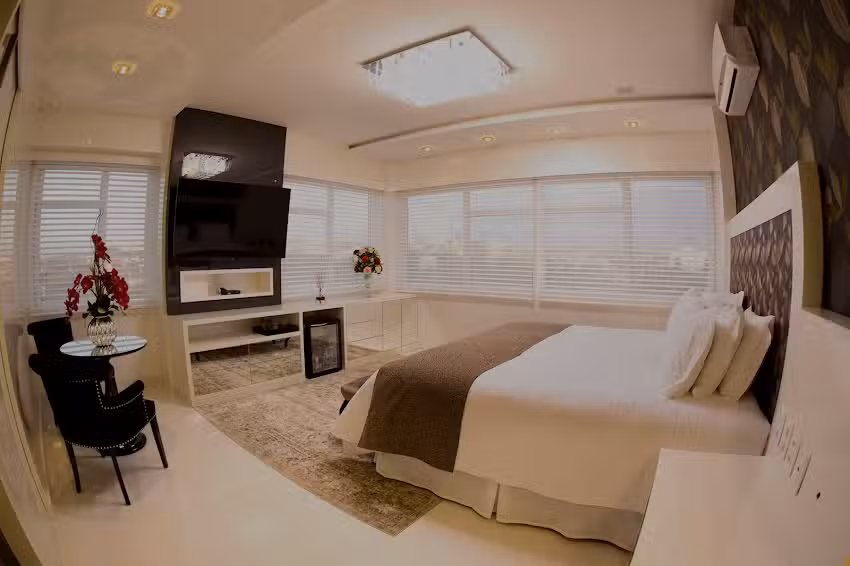 Holiday & Business Hotel