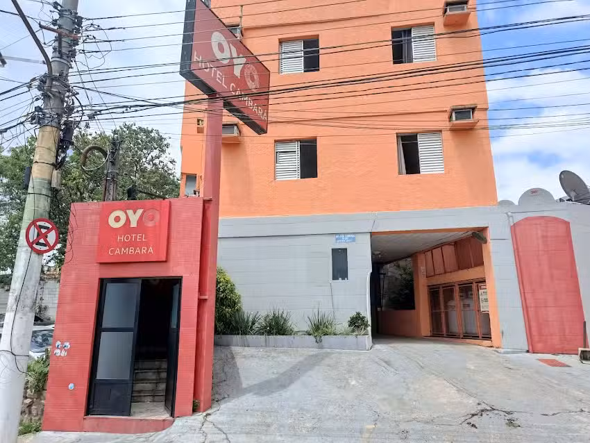 Hotel Cambar&aacute;