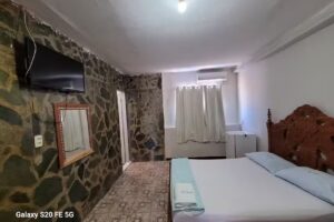 Hotel canind&eacute;