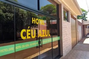 HOTEL C&Eacute;U AZUL