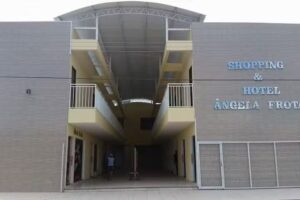 Hotel e Shopping &Acirc;ngela Frota.