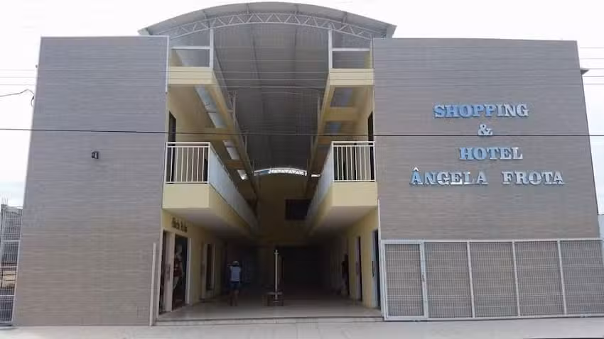 Hotel e Shopping &Acirc;ngela Frota.