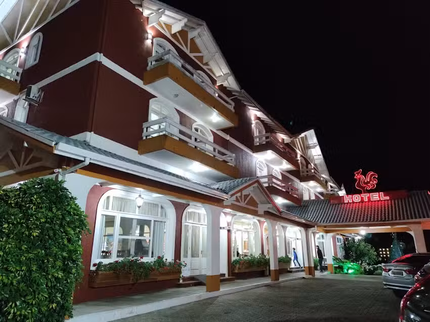 Hotel Galo Vermelho