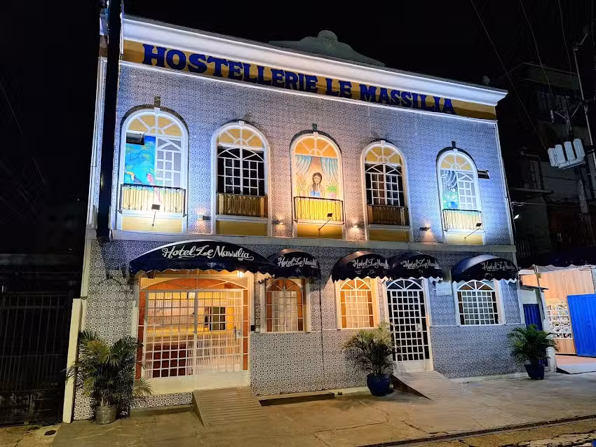 Hotel Le Massilia- Hotelaria e Servi&ccedil;os