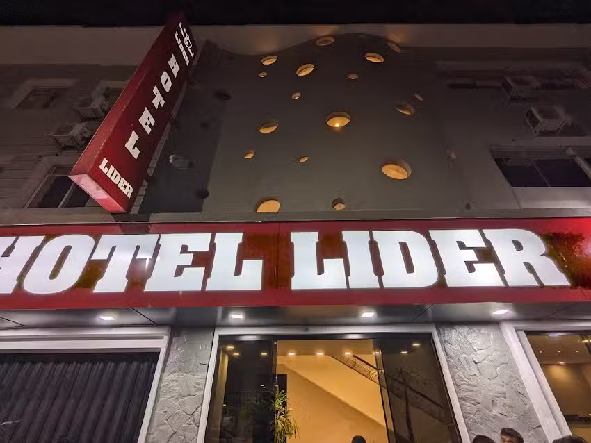 Hotel L&iacute;der
