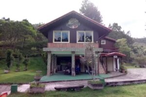 Hotel Oberland &ndash; chal&eacute;s com lareira
