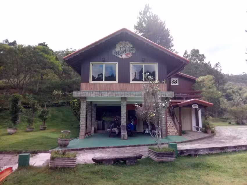 Hotel Oberland &ndash; chal&eacute;s com lareira