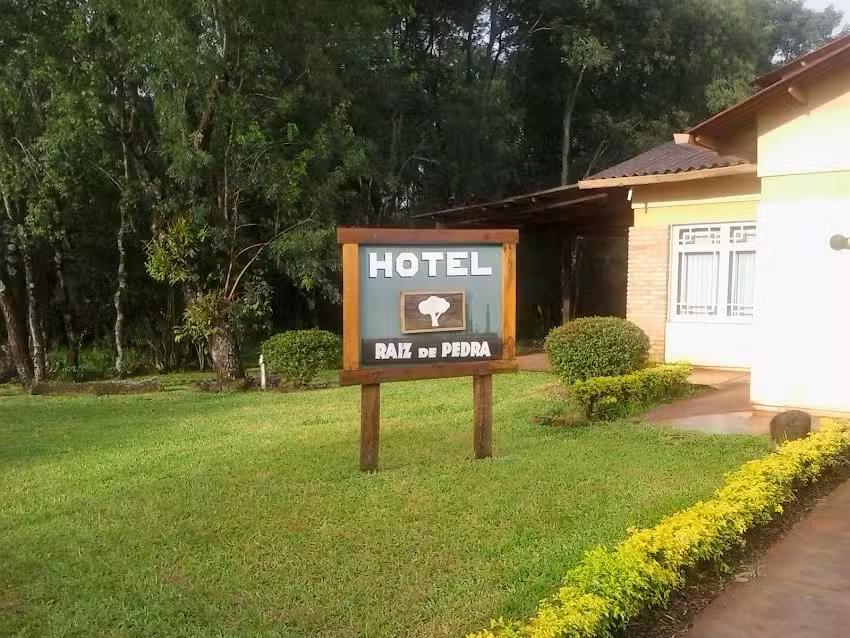 Hotel Ra&iacute;z de Pedra